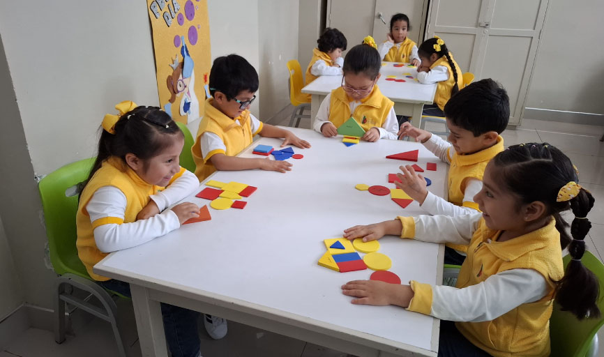 Alumnos del Colegio Dalton en clase interactiva